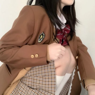在他的阴影下